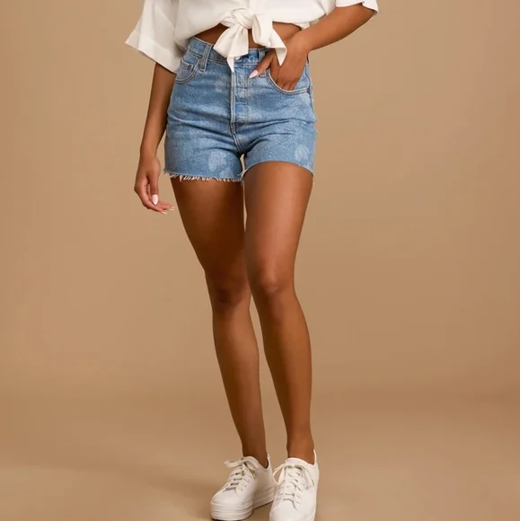 Levi’s Ribcage Denim High Rise Waisted Shorts - Picture 7 of 9